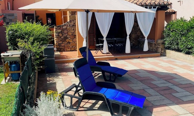San Teodoro City Centre House | Holiday Home 'Villetta Serena' with Shared Terrace, Wi-Fi and Air Conditioning