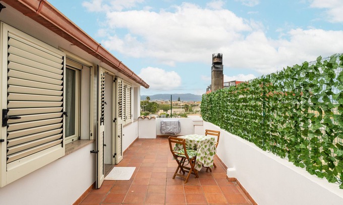 Pirri House | Holiday Home 'Virgilio House 3' with Private Terrace, Wi-Fi and Air Conditioning