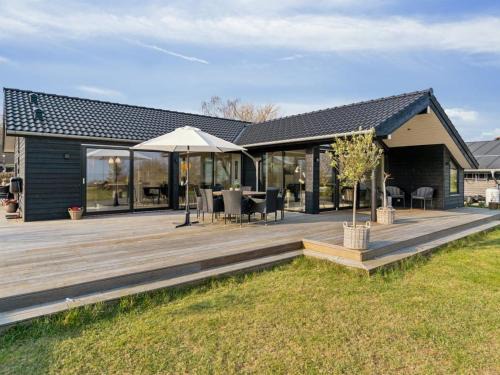 Bjert House | Holiday Home Viveke - 10m from the sea by Interhome