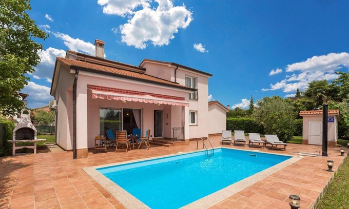 Nova Vas Villa | Holiday home with swimming pool only 7 km from Poreč and the sea