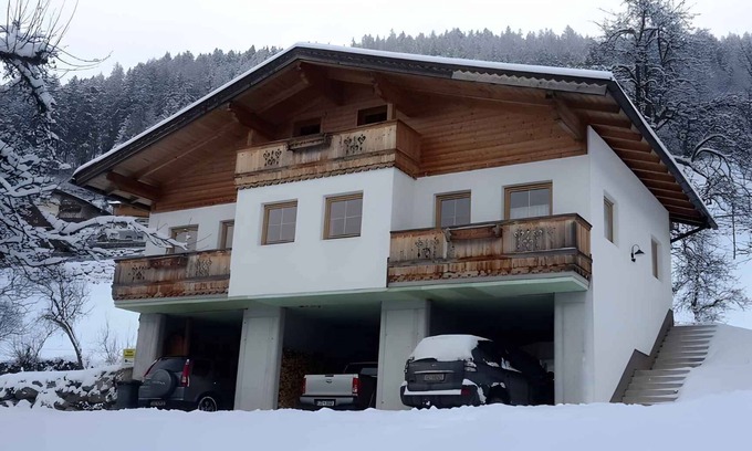 Gerlosbergeben House | Holiday home with balcony and garden