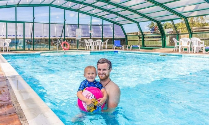 Axminster House | Holiday Home with one double and one twin bedroom.