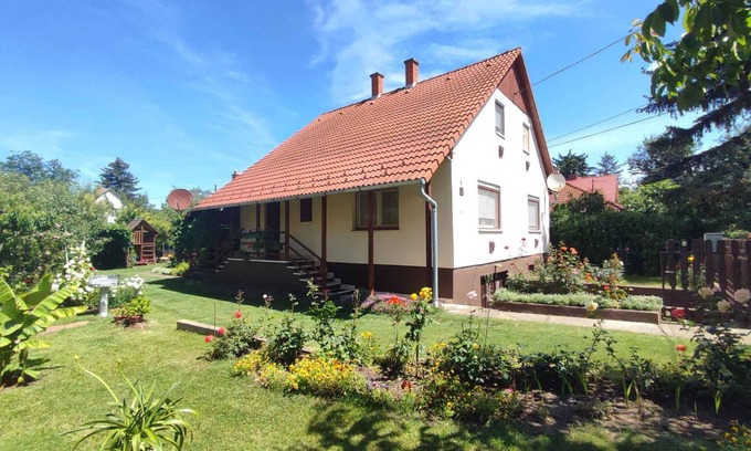 Gardony House | Holiday home with Wi-Fi and children's playground