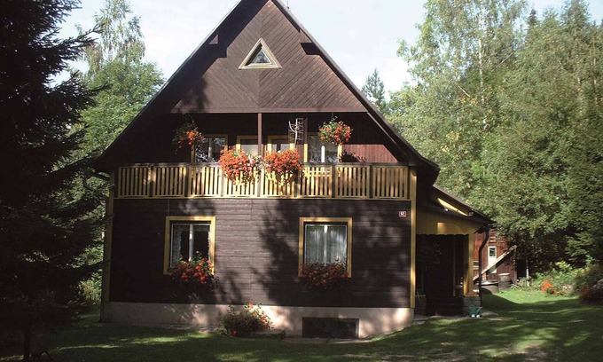 Dolni Dvur House | Holiday home with wood-burning fireplace in quiet surroundings