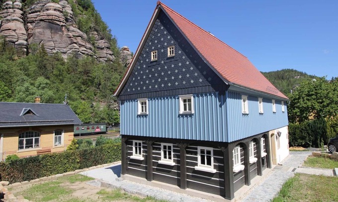 Oybin House | Holiday house "Gebirgshäusl Oybin" Zittau Mountains/Upper Lusatia + fireplace + surrounding area