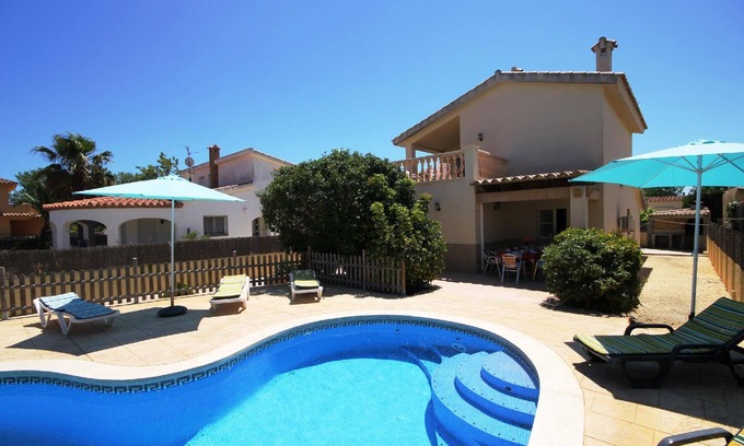 Riumar House | Holiday house Riumar for 1 - 8 persons with 4 bedrooms - Holiday home