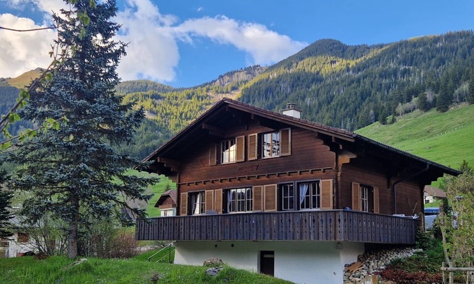 Soerenberg Ski Chalet | Holiday house Sörenberg for 1 - 7 persons with 4 bedrooms - Detached holiday house