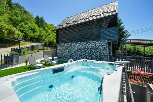 Sveti Kriz Zacretje House | Holiday House with Pool and Wellness Area - Black Pearl