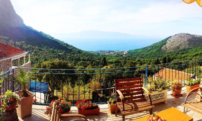 Zaostrog House | Holiday house Zaostrog for 1 - 6 persons with 2 bedrooms - Row house