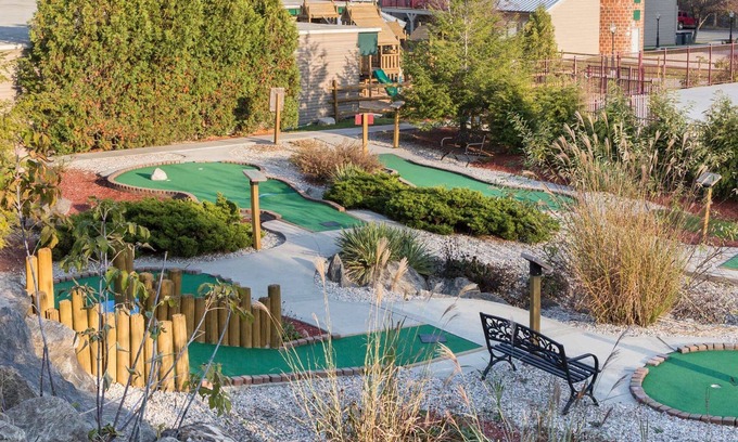 South Lee Hotel | Holiday Inn Club Vacations Oak n’ Spruce Resort in the Berkshires by IHG