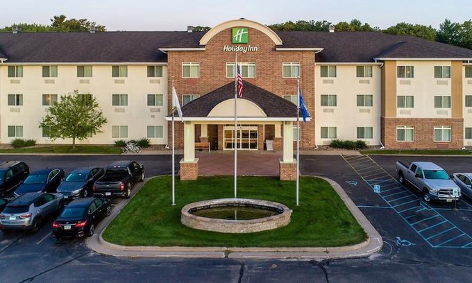 Marshfield Hotel | Holiday Inn Conference Center Marshfield