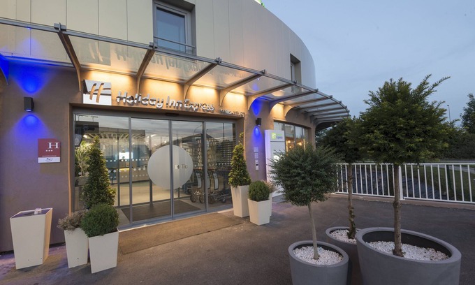 Velizy-Villacoublay Hotel | Holiday Inn Express Paris - Velizy by IHG