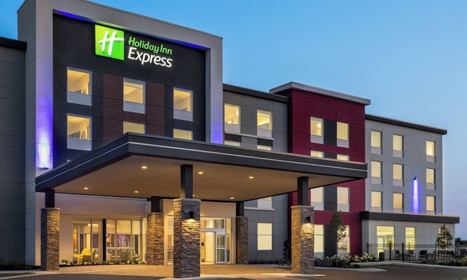 Strathroy Hotel | Holiday Inn Express Strathroy by IHG