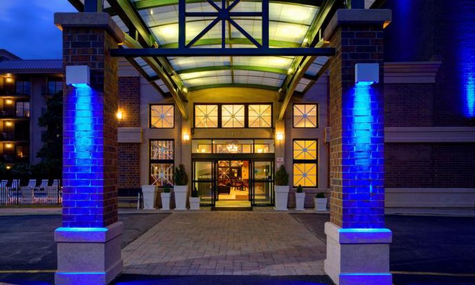 Rolling Meadows Hotel | Holiday Inn Express Schaumburg-Rolling Meadows