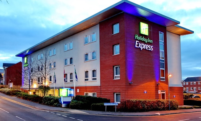 Redditch Hotel | Holiday Inn Express Birmingham Redditch, an IHG Hotel