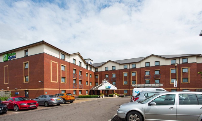 Cribbs Causeway Hotel | Holiday Inn Express Bristol - Filton by IHG