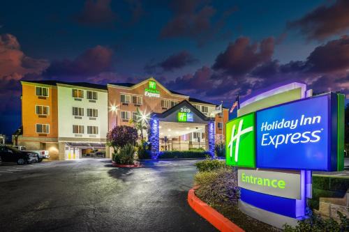 Castro Valley Hotel | Holiday Inn Express Castro Valley - I-580 by IHG