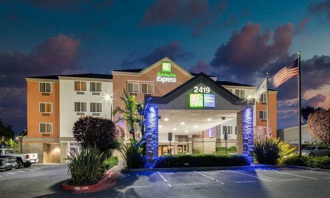 Castro Valley Hotel | Holiday Inn Express Castro Valley - I-580 by IHG