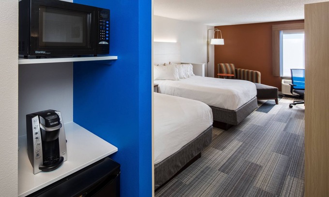 Cedar Rapids Hotel | Holiday Inn Express Cedar Rapids (Collins Rd) by IHG