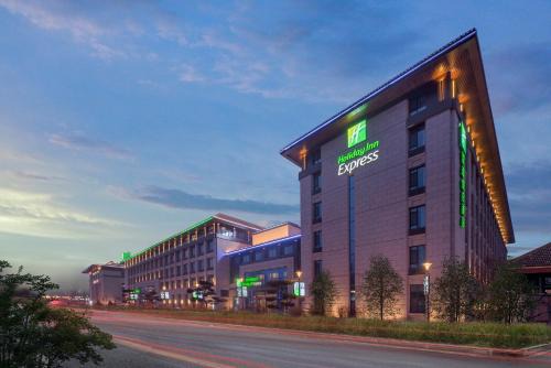 Changchun Hotel | Holiday Inn Express Changchun Jingyue by IHG