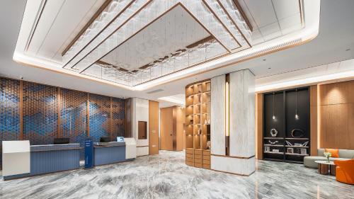 Shuangliu District Hotel | Holiday Inn Express Chengdu Shuangliu Airport by IHG Free shuttle bus from Shuangliu International Airport to hotel about 8 Minutes by car Welcome drink