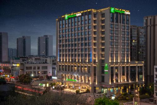 Wuhou Hotel | Holiday Inn Express Chengdu Huanhuaxi by IHG-Near Jinsha Site Musem,Near Wuhou Temple Museum,Welcome drinks,Free gym,Free self-service laundry
