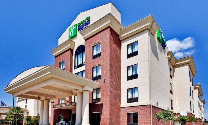 Hurst Hotel | Holiday Inn Express Hotel & Suites DFW West - Hurst, an IHG Hotel