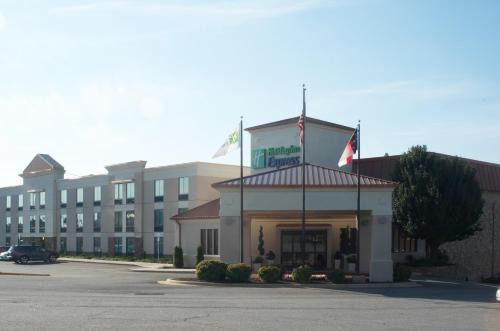 Hickory Hotel | Holiday Inn Express Hickory - Hickory Mart by IHG