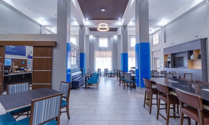 Crestview Hotel | Holiday Inn Express Hotel & Suites Crestview by IHG