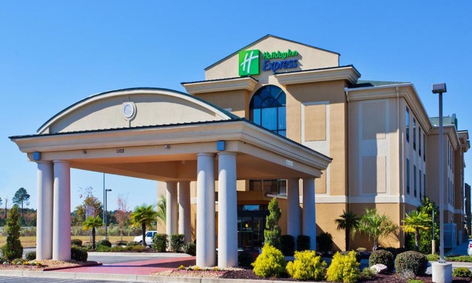 Cordele Hotel | Holiday Inn Express Hotel & Suites Cordele North by IHG