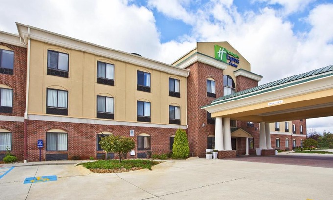 Goshen Hotel | Holiday Inn Express Hotel & Suites Goshen by IHG