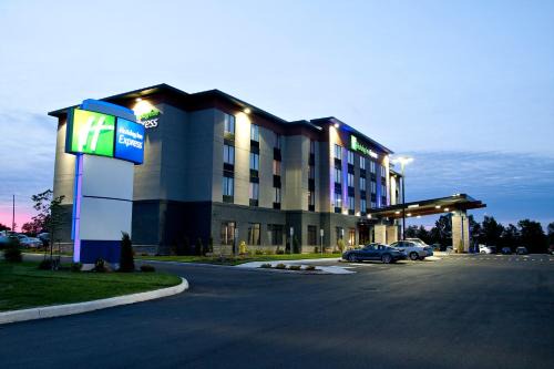 Pembroke Hotel | Holiday Inn Express Pembroke by IHG