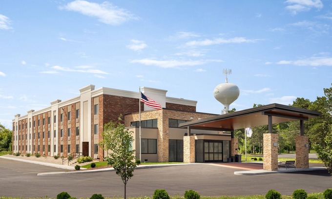 Plattsburgh Hotel | Holiday Inn Express Plattsburgh by IHG