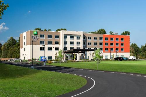 West Glens Falls Hotel | Holiday Inn Express Queensbury-Lake George Area by IHG