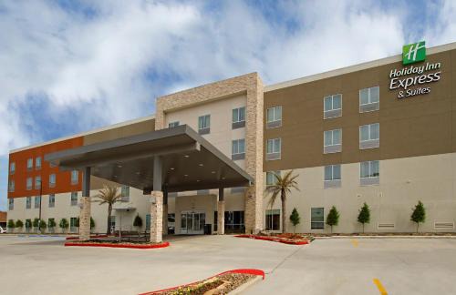 Lake Charles Hotel | Holiday Inn Express & Suites - Lake Charles South Casino Area by IHG