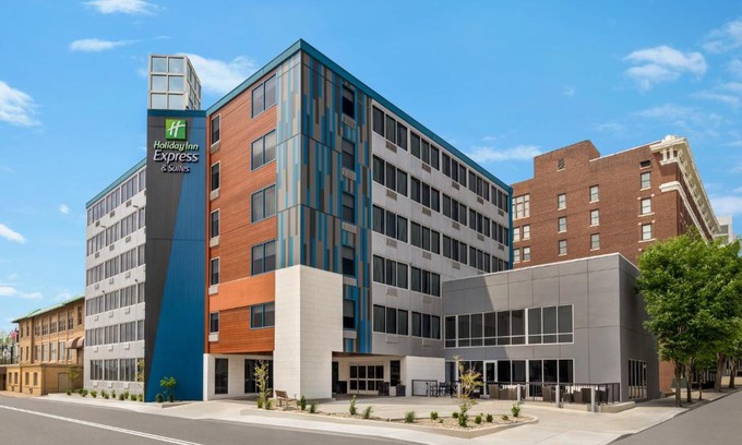 Evansville Hotel | Holiday Inn Express & Suites Evansville Downtown by IHG