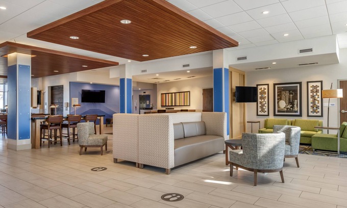 Carlisle Hotel | Holiday Inn Express & Suites Carlisle Southwest – I-81 by IHG