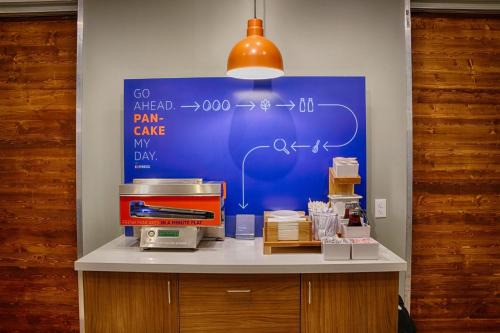 Hayward Hotel | Holiday Inn Express & Suites Hayward - Castro Valley by IHG