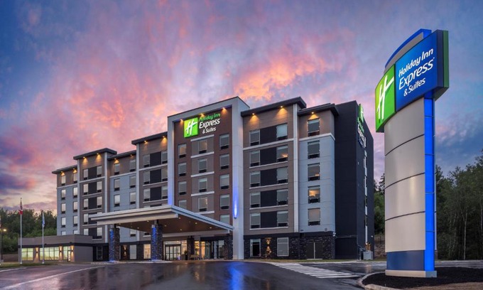 Moncton Hotel | Holiday Inn Express & Suites Moncton by IHG