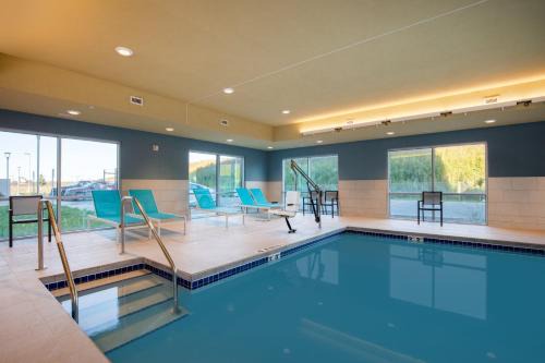 Beloit Hotel | Holiday Inn Express & Suites - Beloit by IHG
