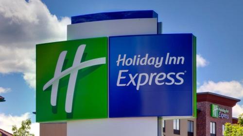 West Bronx Hotel | Holiday Inn Express & Suites Bronx - Zoo Area by IHG
