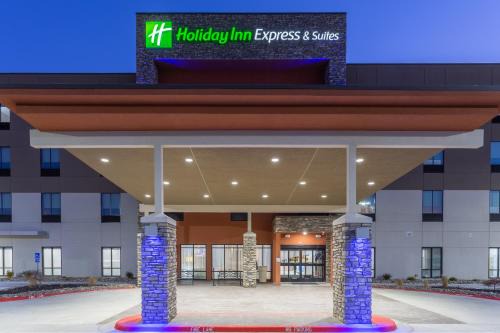 Kearney Hotel | Holiday Inn Express & Suites Kearney by IHG