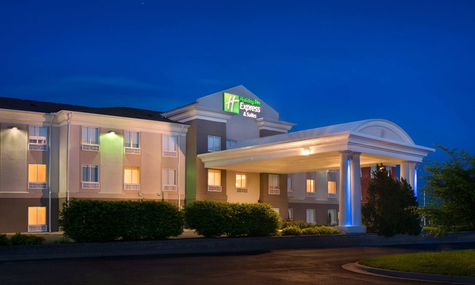 Lawrence Hotel | Holiday Inn Express & Suites Lawrence by IHG