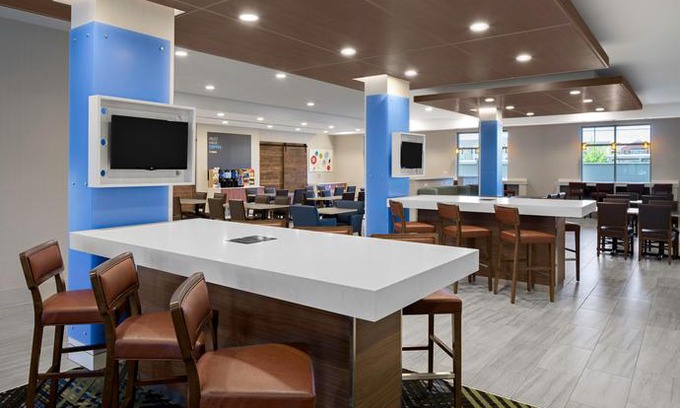 North Overton Hotel | Holiday Inn Express & Suites Lubbock Central - Univ Area