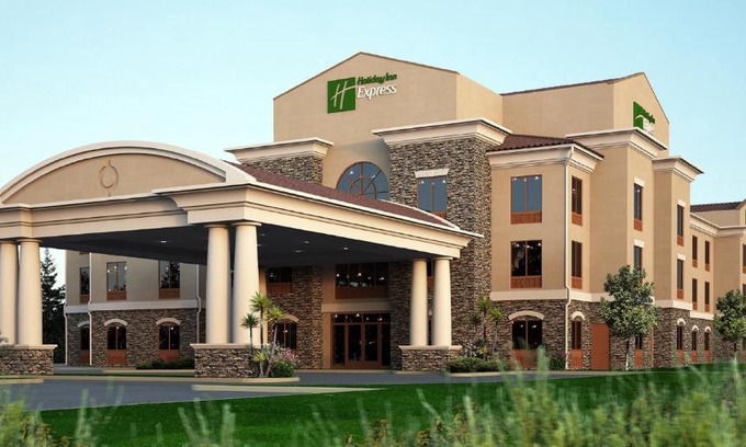 Redding Hotel | Holiday Inn Express & Suites - Redding by IHG