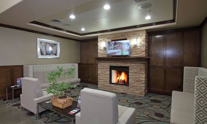 Vernon Hotel | Holiday Inn Express & Suites - Vernon by IHG