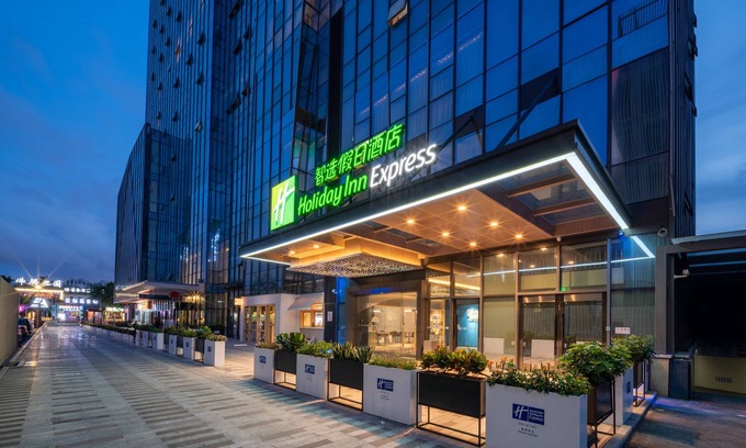 Zhuhai Gongbei Hotel | Holiday Inn Express Zhuhai Gongbei by IHG
