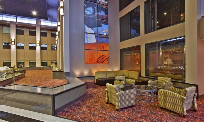 Manitowoc Hotel | Holiday Inn Manitowoc