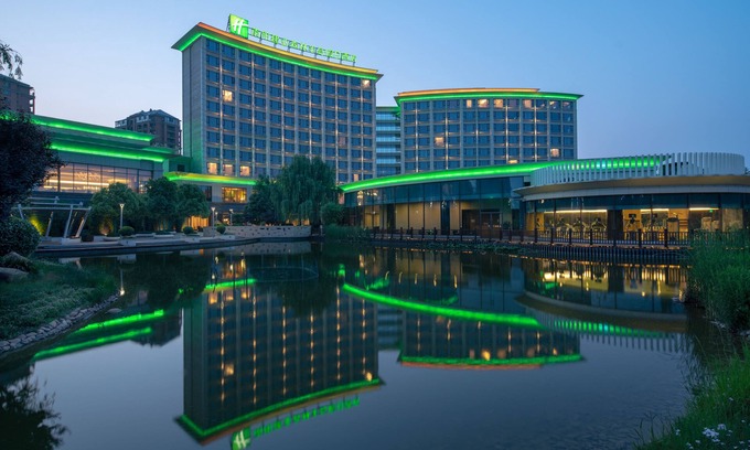 Wolong District Hotel | Holiday Inn Nanyang by IHG