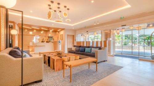 Saint-Laurent-du-Var Hotel | Holiday Inn Nice - Port St Laurent by IHG